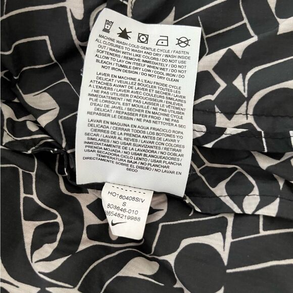 Nike Shield Impossibly Light Running Jacket Black and White, Size S - Picture 12 of 15